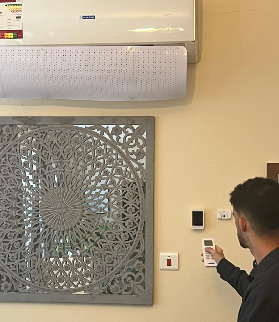 Vora device with user demonstration